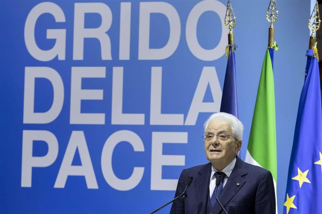 Mattarella, Macron e Zuppi per la pace: 